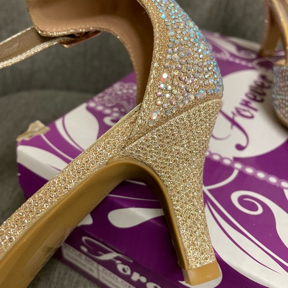 7.5 size gold rhinestone 2.5 inch heel nwt - Picture 3 of 5